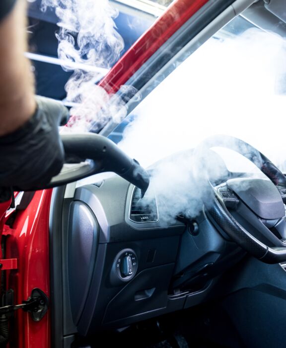 Innenaufbereitung Auto: Reinigung und Pflege von Profis